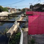 Margens do Rio Jacatirão, em Duque de Caxias, estão desmoronando