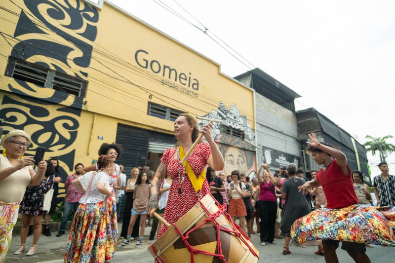 Maracatu de Baque Virado no Gomeia Galpão Criativo